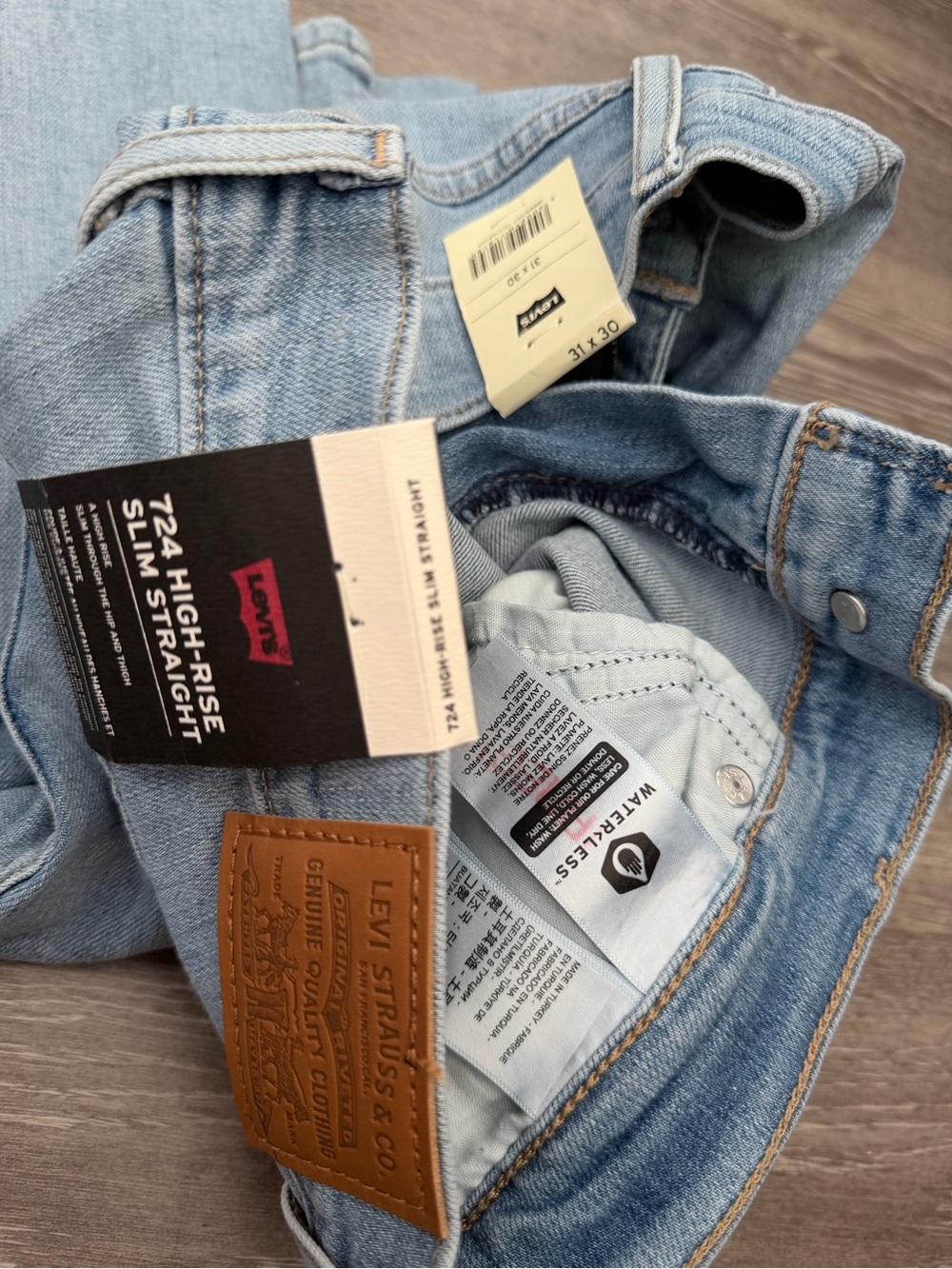 Levi's 724 High-Rise Slim Straight Women Jeans Size 31x30 - Picture 2 of 3